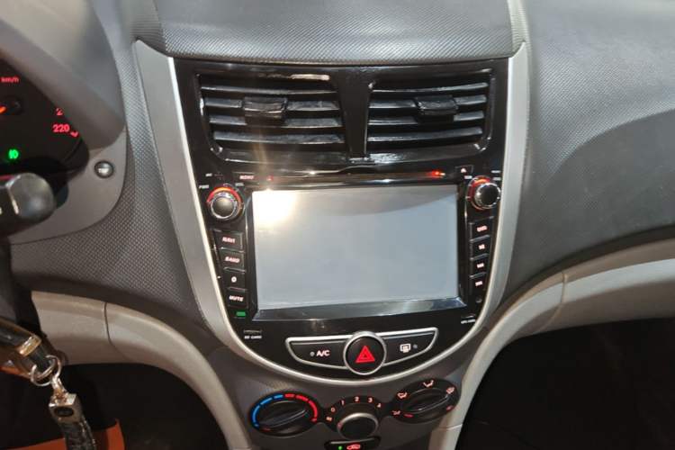 Used Hyundai Verna (older generation) 2014 1.4L Manual Smart GLS Trim Audio And AC Panel