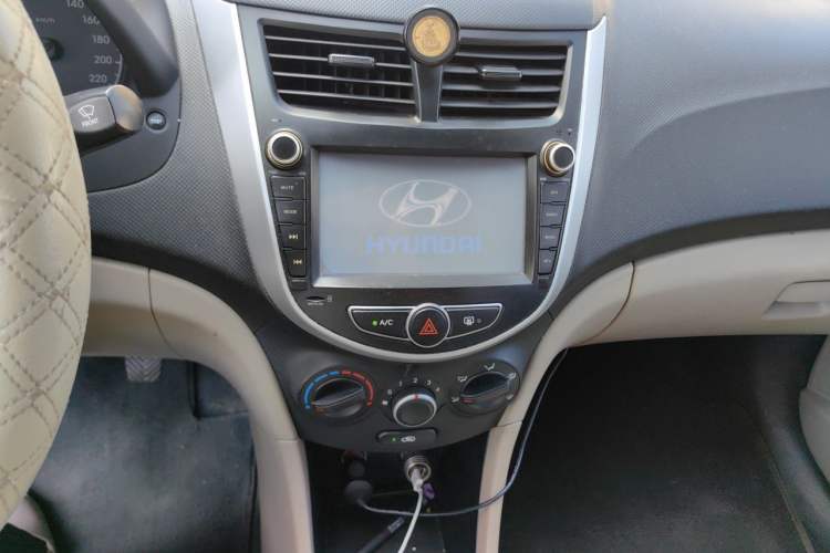 Used Hyundai Verna (older generation) 2014 1.4L Manual Smart GLS Trim Audio And AC Panel