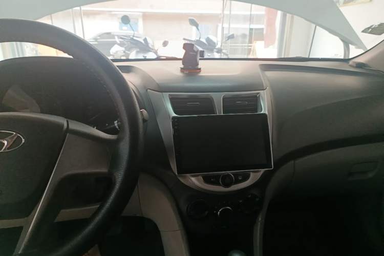 Used Hyundai Verna (older generation) 2014 1.4L Automatic Smart GLS Audio And AC Panel