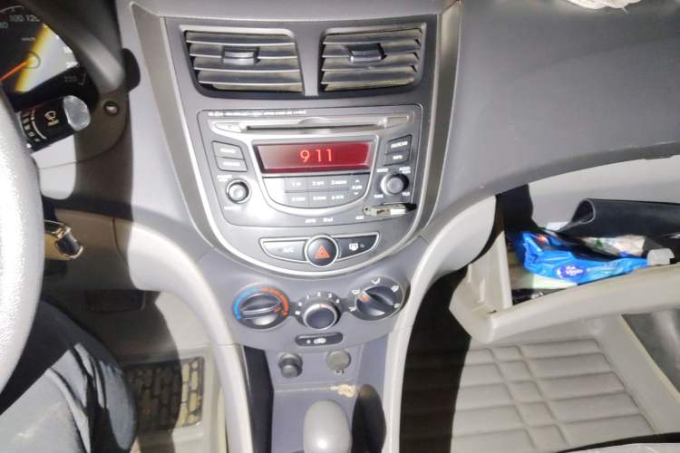 Used Hyundai Verna (older generation) 2014 1.4L Automatic Smart GLS Audio And AC Panel