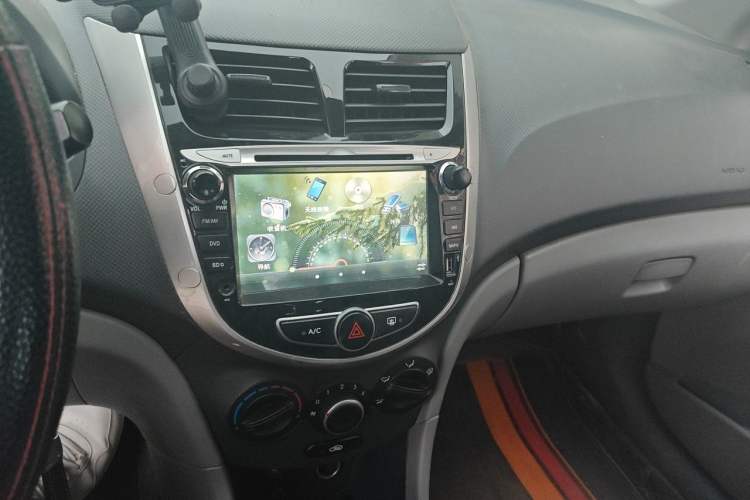 Used Hyundai Verna (older generation) 2014 1.4L Automatic Smart GLS Audio And AC Panel