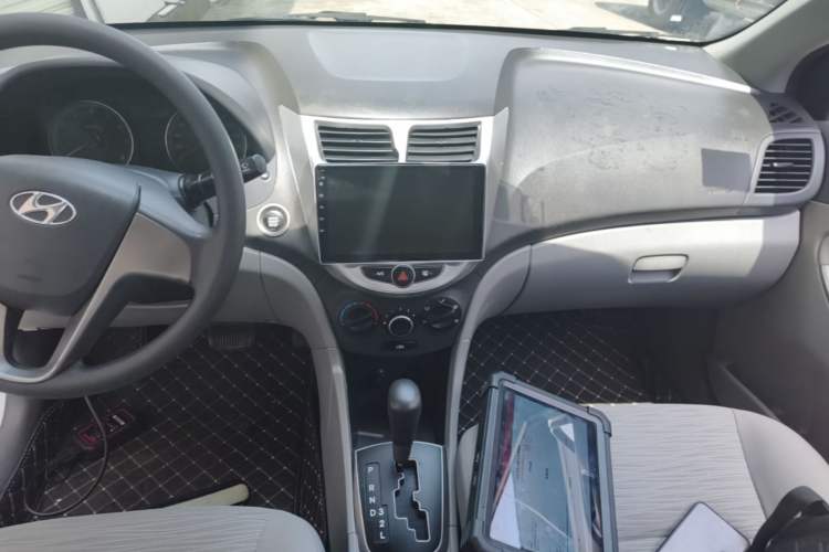 Used Hyundai Verna (older generation) 2014 1.4L Automatic Leading-Edge GLX Audio And AC Panel