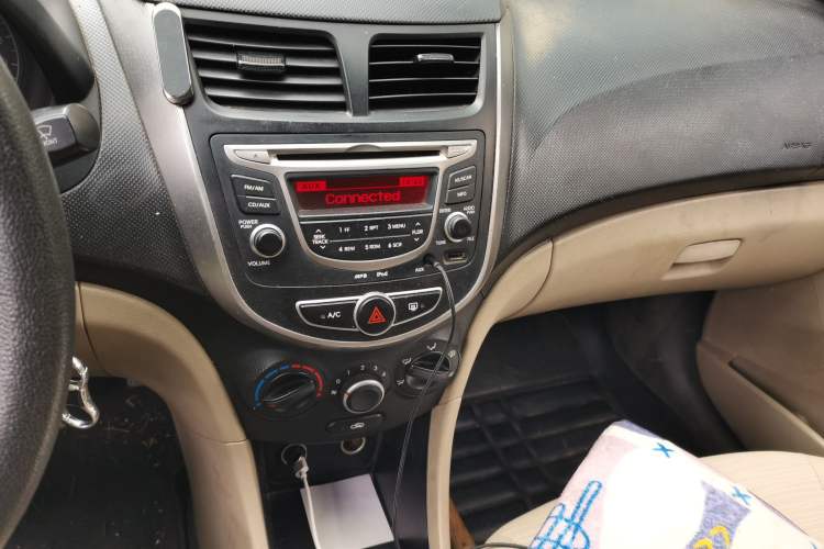 Used Hyundai Verna (older generation) 2014 1.4L Manual Smart GLS Trim Audio And AC Panel