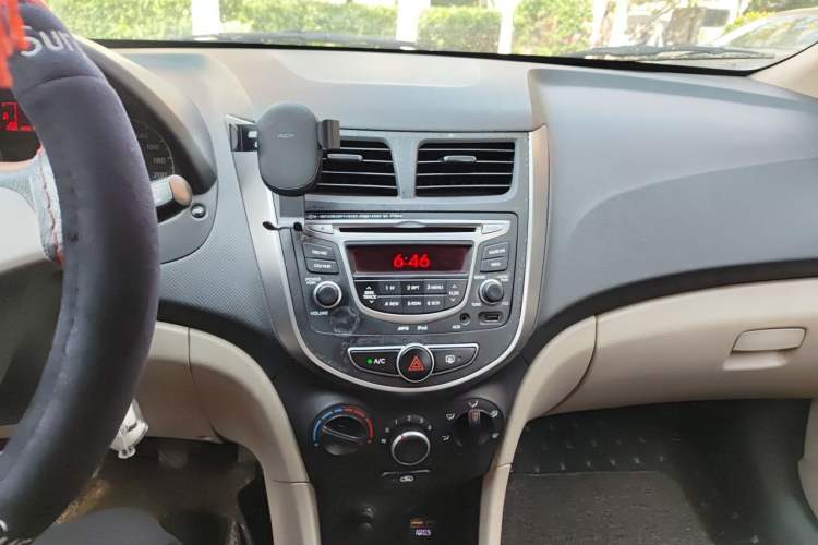 Used Hyundai Verna (older generation) 2014 1.4L Manual Smart GLS Trim Audio And AC Panel
