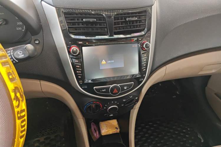 Used Hyundai Verna (older generation) 2014 1.4L Manual Smart GLS Trim Audio And AC Panel