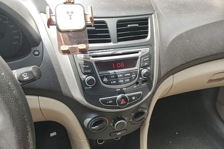 Used Hyundai Verna (older generation) 2014 1.4L Automatic Smart GLS Audio And AC Panel