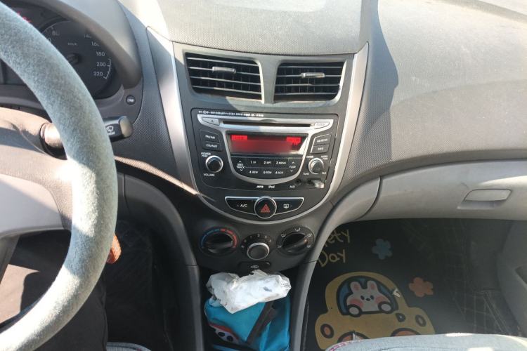 Used Hyundai Verna (older generation) 2014 1.4L Manual Smart GLS Trim Audio And AC Panel
