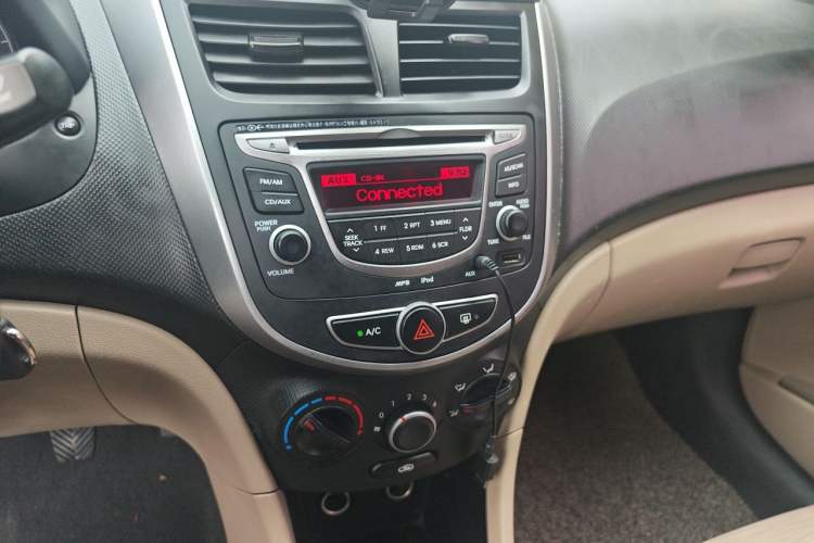Used Hyundai Verna (older generation) 2014 1.4L Manual Smart GLS Trim Audio And AC Panel