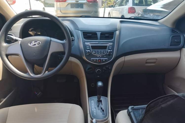 Used Hyundai Verna (older generation) 2014 1.4L Automatic Smart GLS Audio And AC Panel