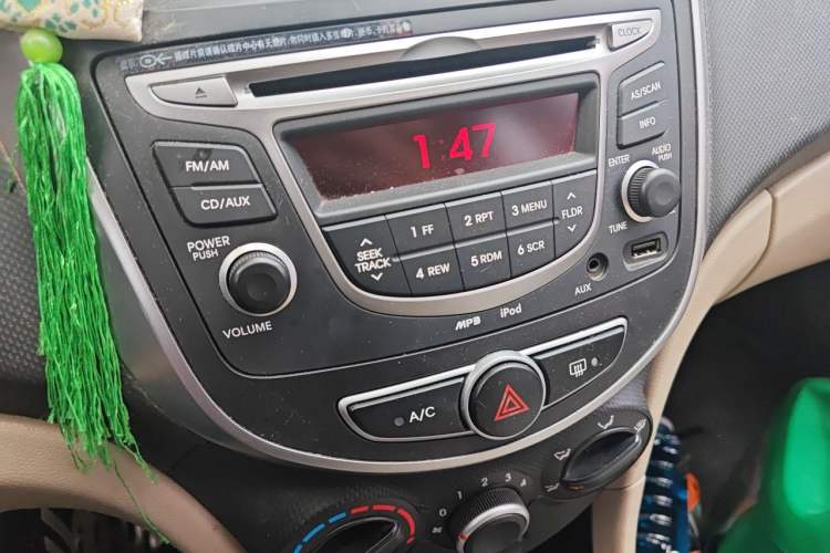 Used Hyundai Verna (older generation) 2014 1.4L Automatic Smart GLS Audio And AC Panel