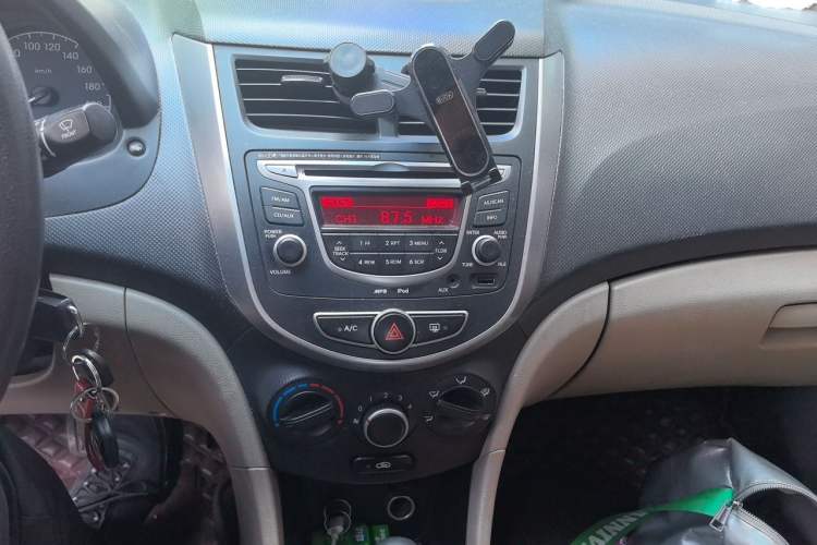 Used Hyundai Verna (older generation) 2014 1.4L Automatic Smart GLS Audio And AC Panel
