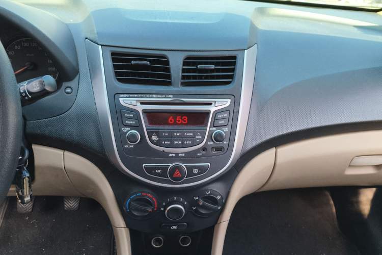 Used Hyundai Verna (older generation) 2014 1.4L Manual Smart GLS Trim Audio And AC Panel