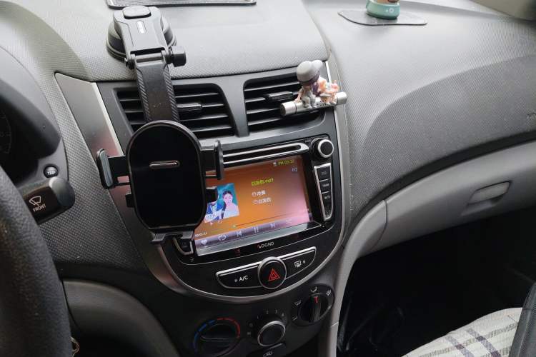 Used Hyundai Verna (older generation) 2014 1.4L Automatic Smart GLS Audio And AC Panel