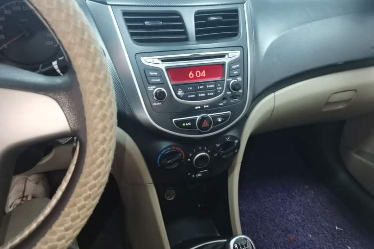 Used Hyundai Verna (older generation) 2014 1.4L Manual Smart GLS Trim Audio And AC Panel