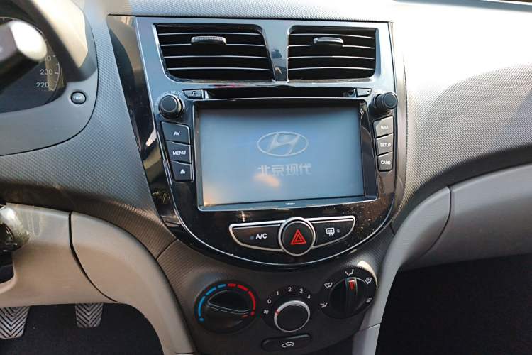 Used Hyundai Verna (older generation) 2014 1.4L Manual Smart GLS Trim Audio And AC Panel