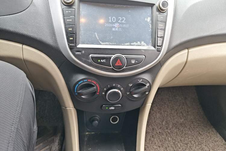 Used Hyundai Verna (older generation) 2014 1.4L Manual Smart GLS Trim Audio And AC Panel