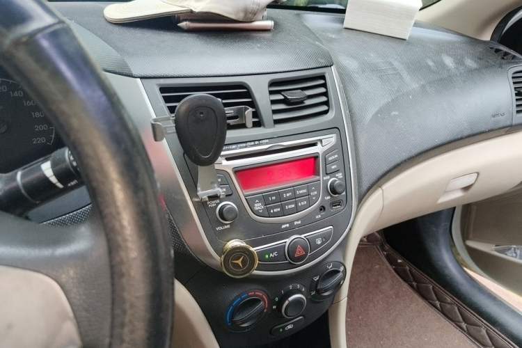 Used Hyundai Verna (older generation) 2014 1.4L Manual Smart GLS Trim Audio And AC Panel
