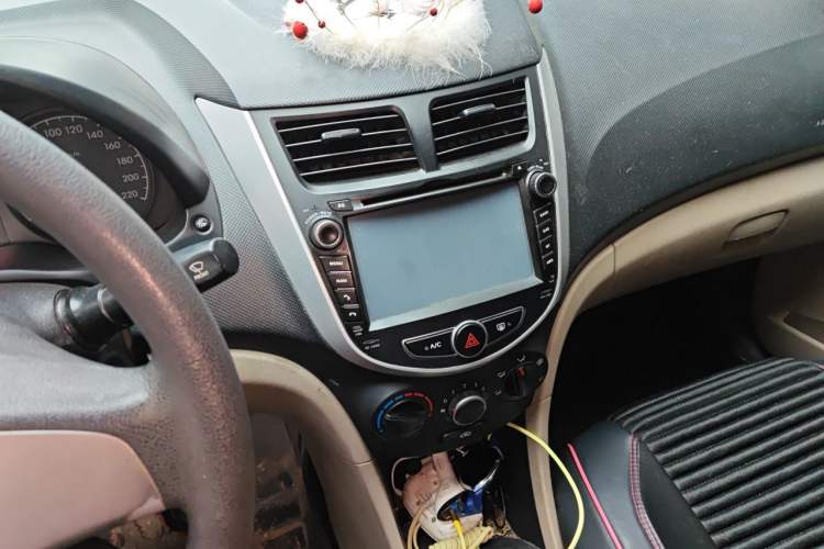 Used Hyundai Verna (older generation) 2014 1.4L Manual Smart GLS Trim Audio And AC Panel