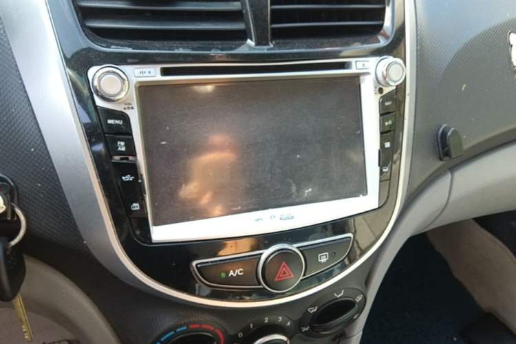 Used Hyundai Verna (older generation) 2014 1.4L Automatic Smart GLS Audio And AC Panel