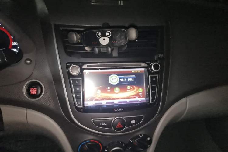 Used Hyundai Verna (older generation) 2014 1.4L Automatic Leading-Edge GLX Audio And AC Panel
