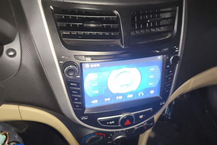 Used Hyundai Verna (older generation) 2014 1.4L Automatic Smart GLS Audio And AC Panel