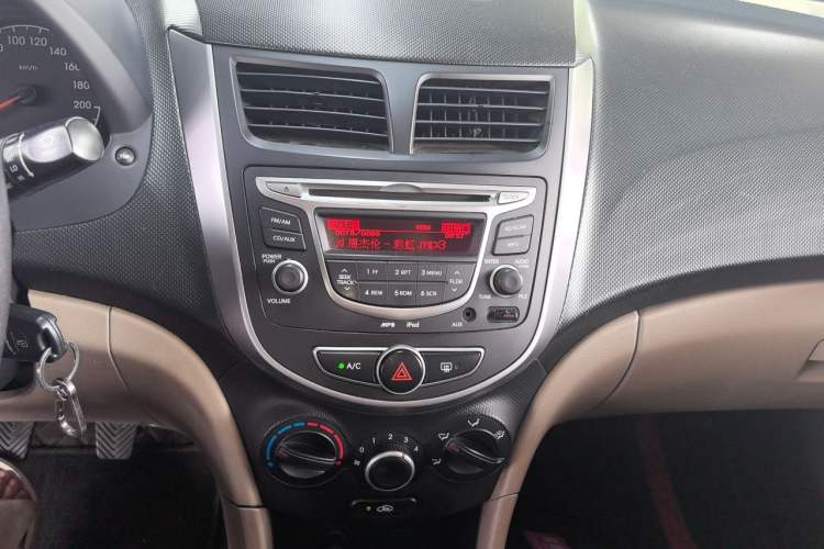 Used Hyundai Verna (older generation) 2014 1.4L Manual Smart GLS Trim Audio And AC Panel
