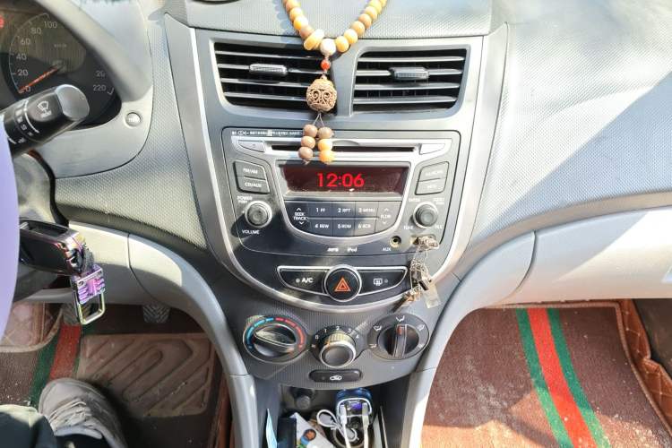 Used Hyundai Verna (older generation) 2014 1.4L Manual Smart GLS Trim Audio And AC Panel