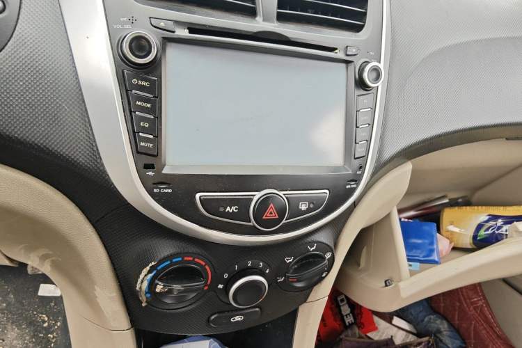 Used Hyundai Verna (older generation) 2014 1.4L Manual Fashion GS Model Audio And AC Panel