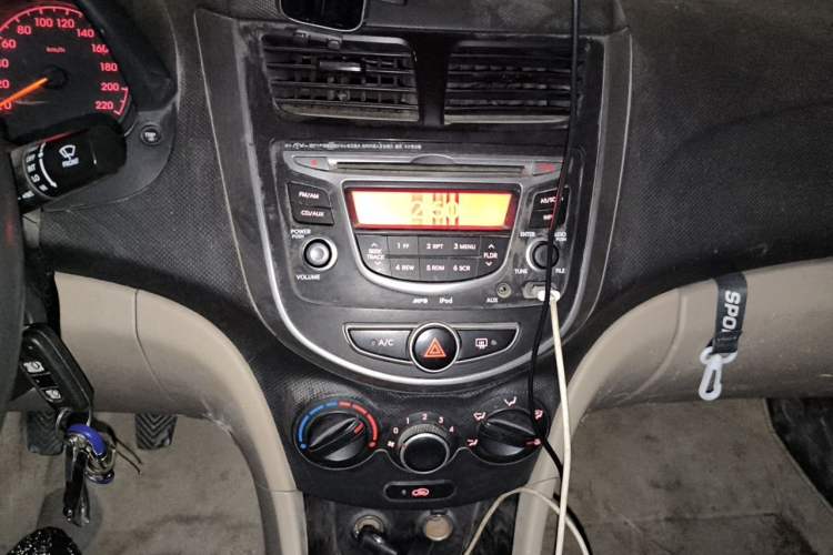 Used Hyundai Verna (older generation) 2014 1.4L Manual Smart GLS Trim Audio And AC Panel