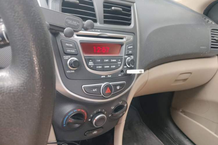 Used Hyundai Verna (older generation) 2014 1.4L Automatic Smart GLS Audio And AC Panel
