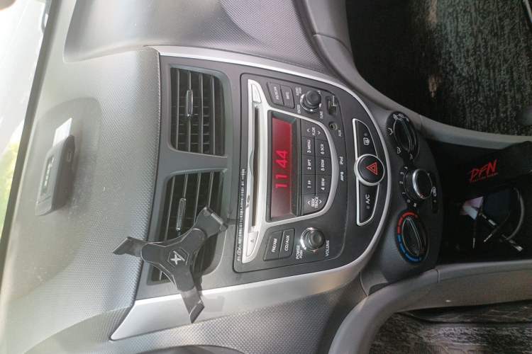 Used Hyundai Verna (older generation) 2014 1.4L Manual Smart GLS Trim Audio And AC Panel