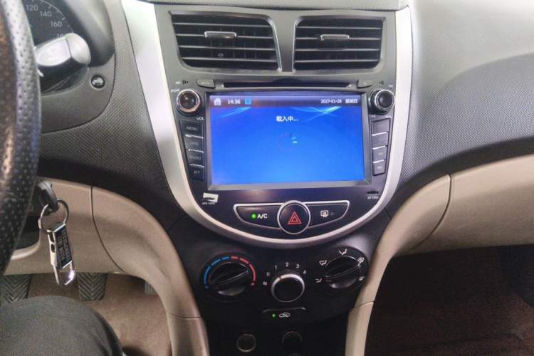 Used Hyundai Verna (older generation) 2014 1.4L Manual Smart GLS Trim Audio And AC Panel