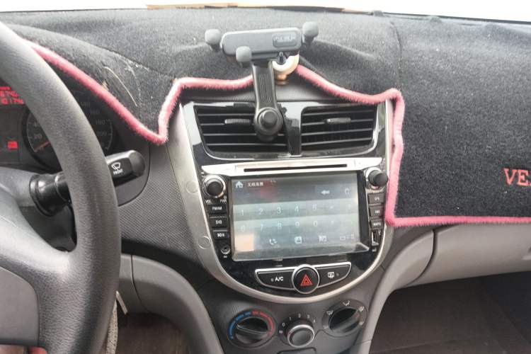 Used Hyundai Verna (older generation) 2014 1.4L Manual Smart GLS Trim Audio And AC Panel