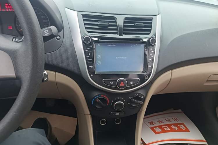 Used Hyundai Verna (older generation) 2014 1.4L Manual Smart GLS Trim Audio And AC Panel