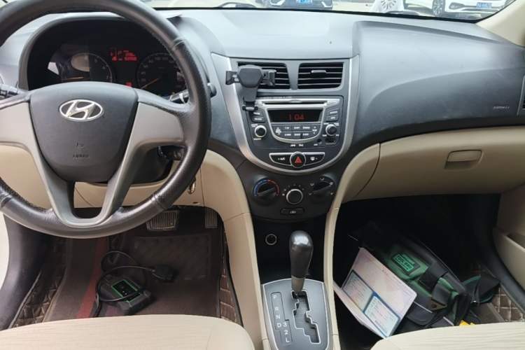 Used Hyundai Verna (older generation) 2014 1.4L Automatic Smart GLS Audio And AC Panel