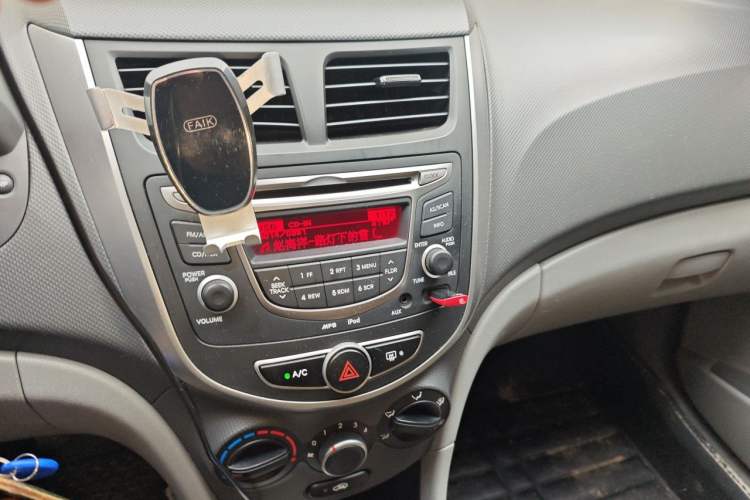 Used Hyundai Verna (older generation) 2014 1.4L Manual Smart GLS Trim Audio And AC Panel