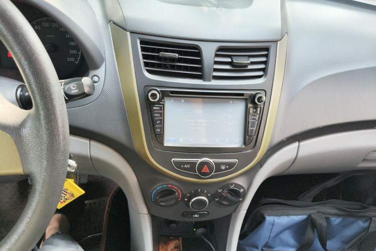 Used Hyundai Verna (older generation) 2014 1.4L Manual Smart GLS Trim Audio And AC Panel