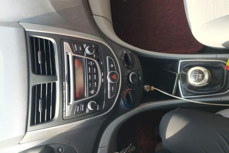 Used Hyundai Verna (older generation) 2014 1.4L Manual Smart GLS Trim Audio And AC Panel