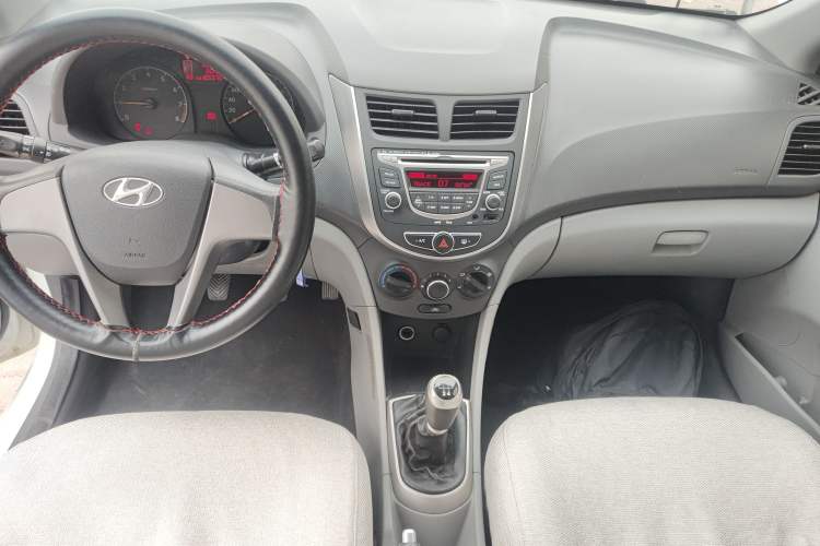 Used Hyundai Verna (older generation) 2014 1.4L Manual Smart GLS Trim Audio And AC Panel