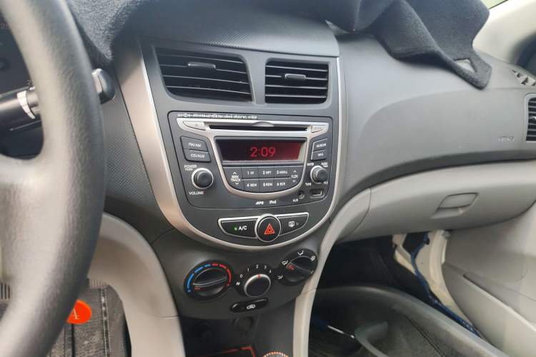 Used Hyundai Verna (older generation) 2014 1.4L Automatic Smart GLS Audio And AC Panel