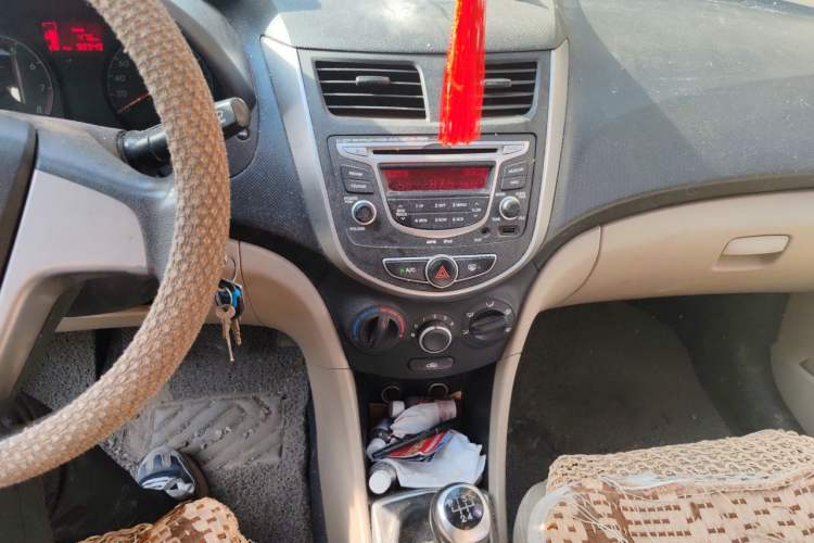 Used Hyundai Verna (older generation) 2014 1.4L Manual Smart GLS Trim Audio And AC Panel