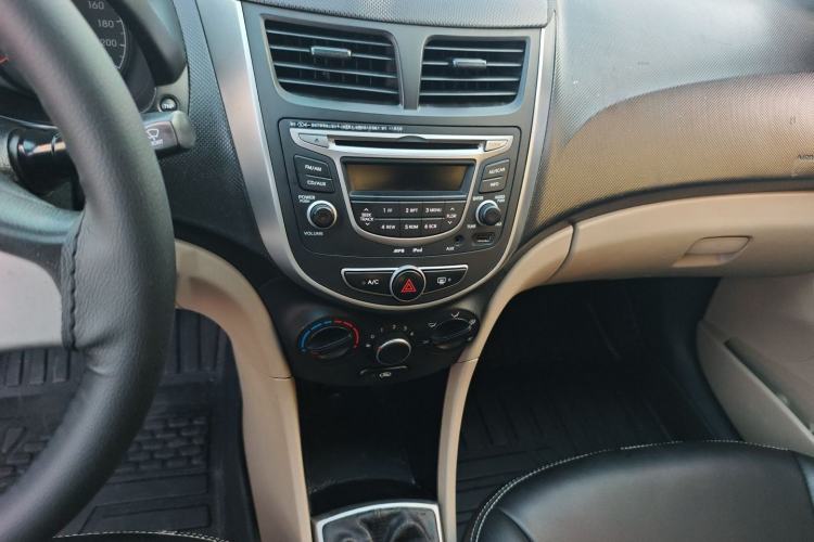 Used Hyundai Verna (older generation) 2014 1.4L Manual Smart GLS Trim Audio And AC Panel