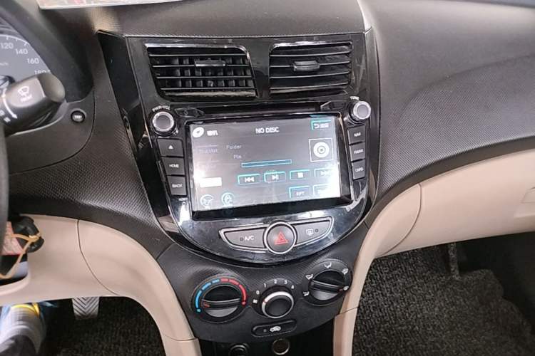 Used Hyundai Verna (older generation) 2014 1.4L Manual Smart GLS Trim Audio And AC Panel