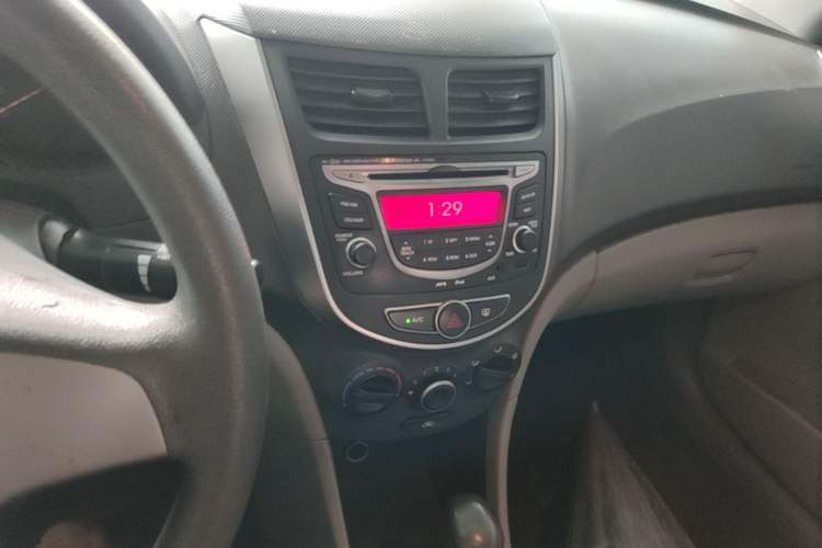 Used Hyundai Verna (older generation) 2014 1.4L Automatic Smart GLS Audio And AC Panel