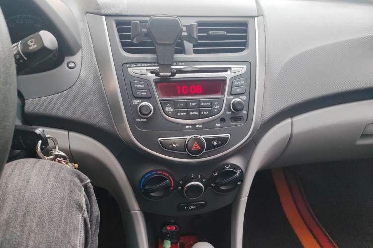 Used Hyundai Verna (older generation) 2014 1.4L Automatic Smart GLS Audio And AC Panel