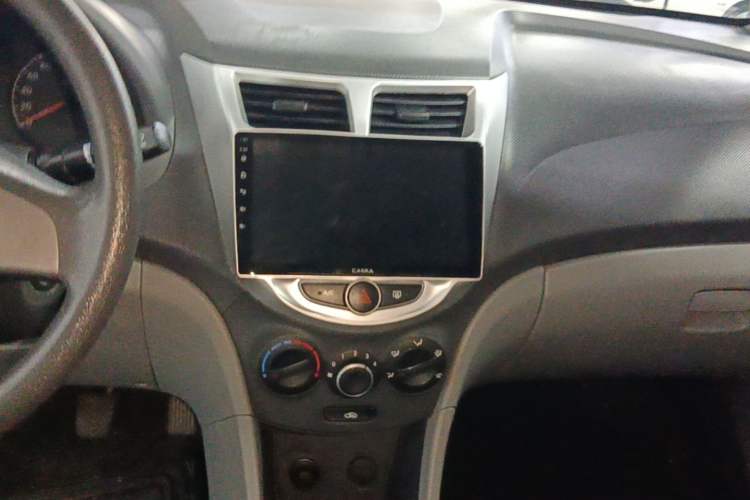 Used Hyundai Verna (older generation) 2014 1.4L Manual Smart GLS Trim Audio And AC Panel