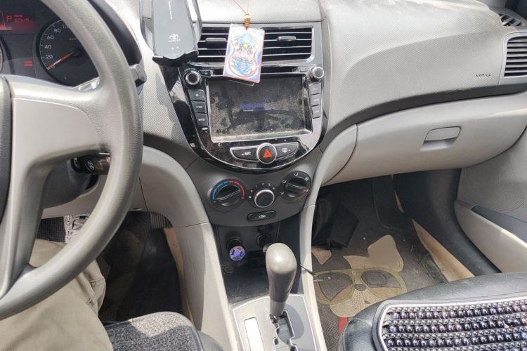 Used Hyundai Verna (older generation) 2014 1.4L Automatic Smart GLS Audio And AC Panel