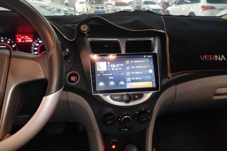 Used Hyundai Verna (older generation) 2014 1.4L Automatic Leading-Edge GLX Audio And AC Panel