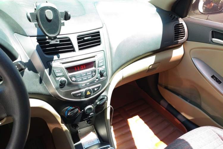Used Hyundai Verna (older generation) 2014 1.4L Manual Smart GLS Trim Audio And AC Panel