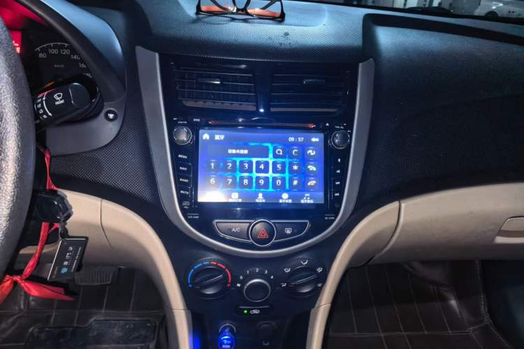 Used Hyundai Verna (older generation) 2014 1.4L Automatic Smart GLS Audio And AC Panel
